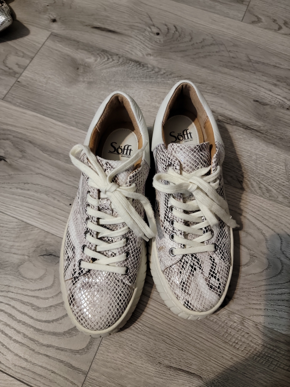 Sofft Parkin Leather Snakeskin Platform Natural White Comfort Sneaker Shoe 8.5